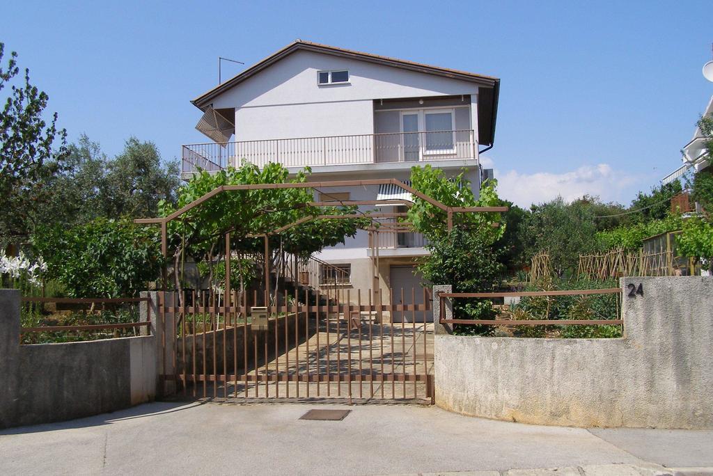 Apartment Vallelunga Pula Phòng bức ảnh